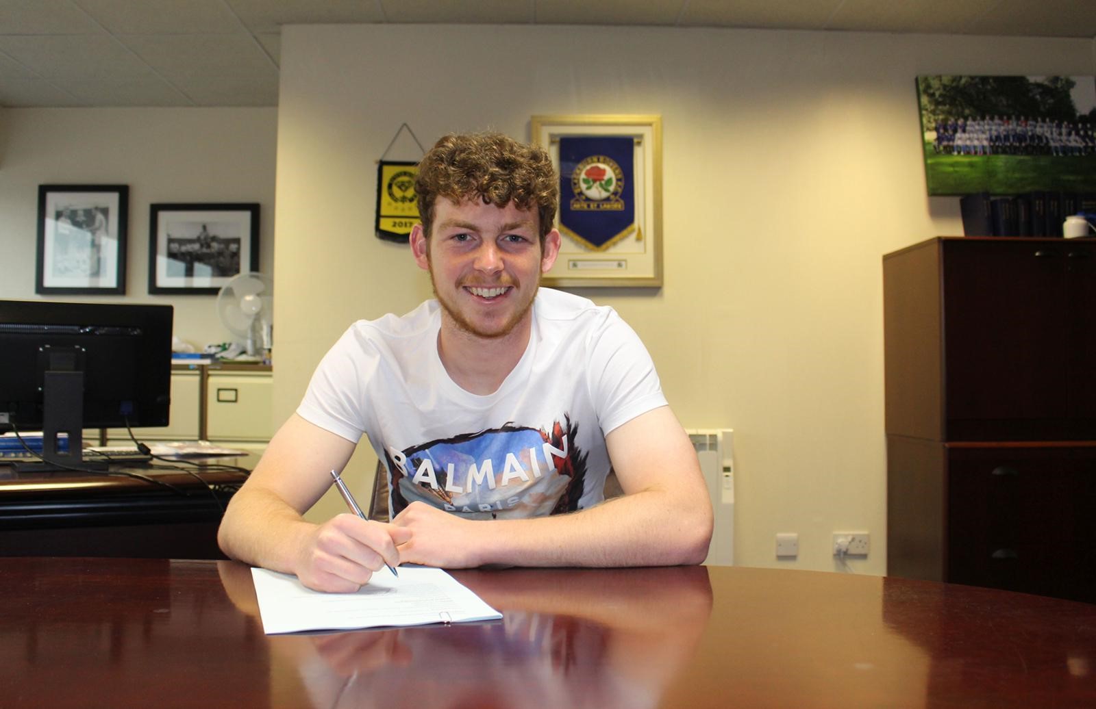 Dan Pike signs a new 2 year deal at Rovers